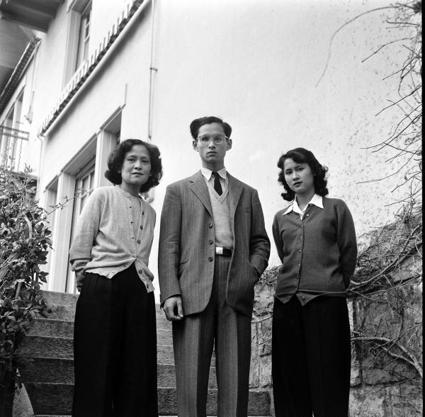 King_Bhumibol_with_his_mother_and_his_elder_sister_at_Villa_Vadhana