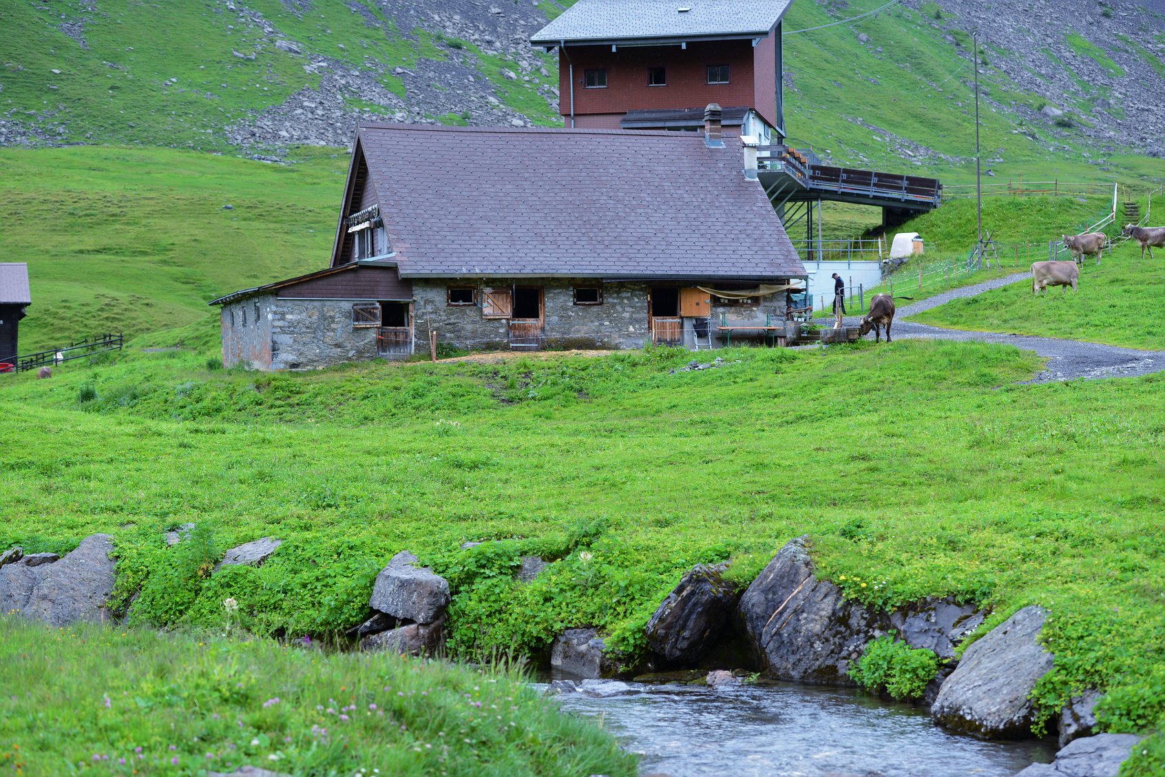 35143825_1989618321367156_1733310227840761856_o