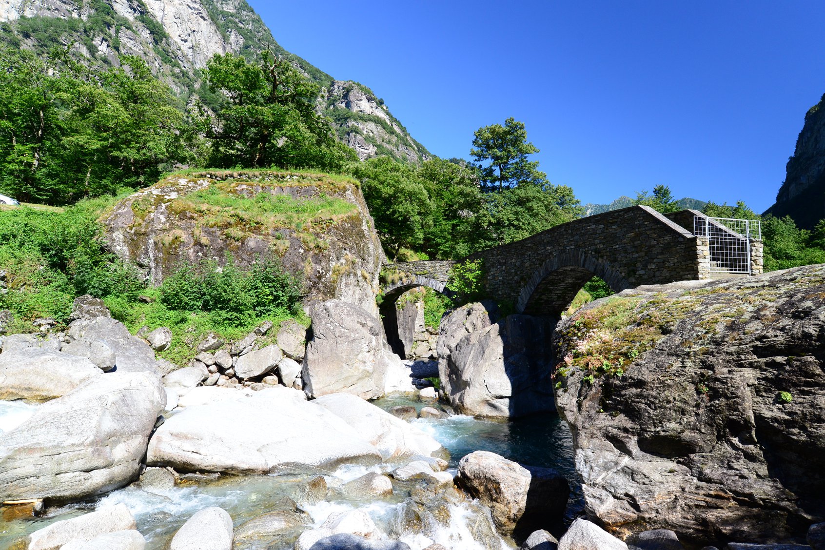 35464248_1993931877602467_4377737023805456384_o