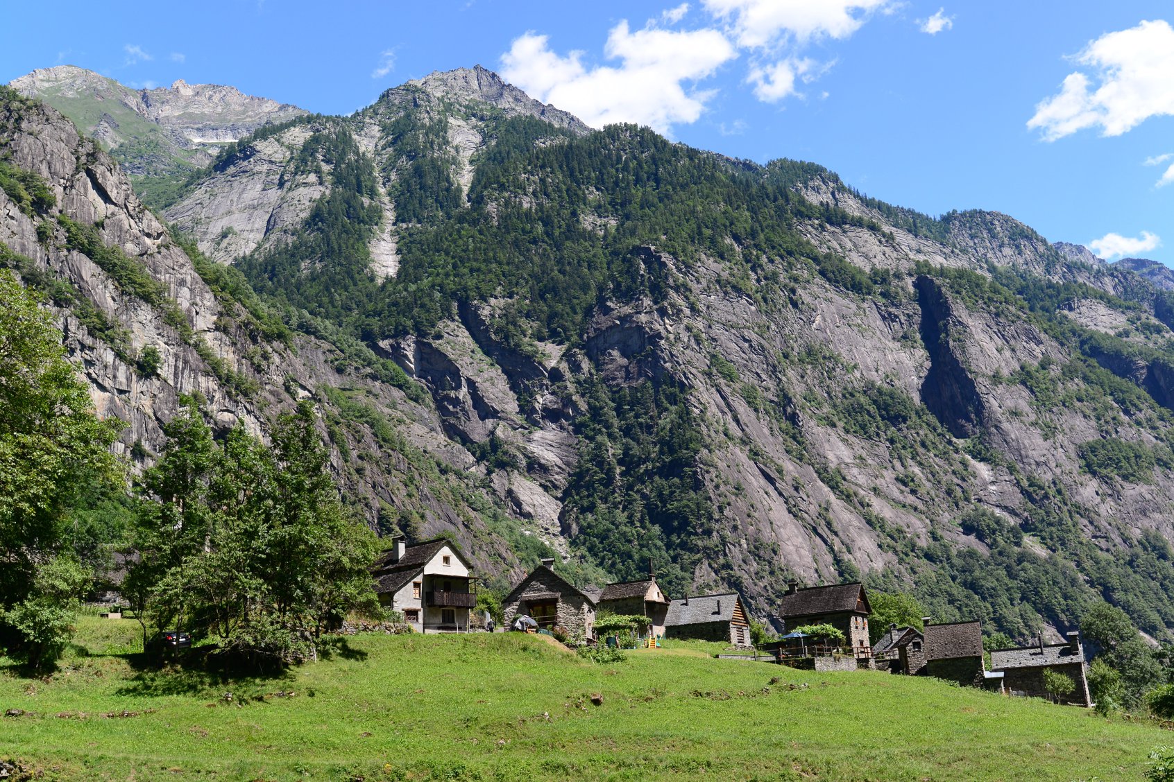 35517476_1993932450935743_3145856655745351680_o