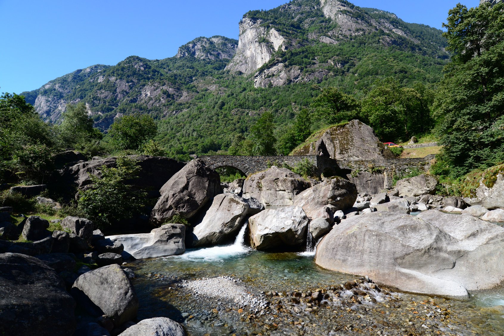 35686711_1993931810935807_3744007315016122368_o