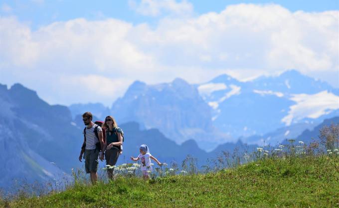 39137815_2057340421261612_8390473793922924544_o