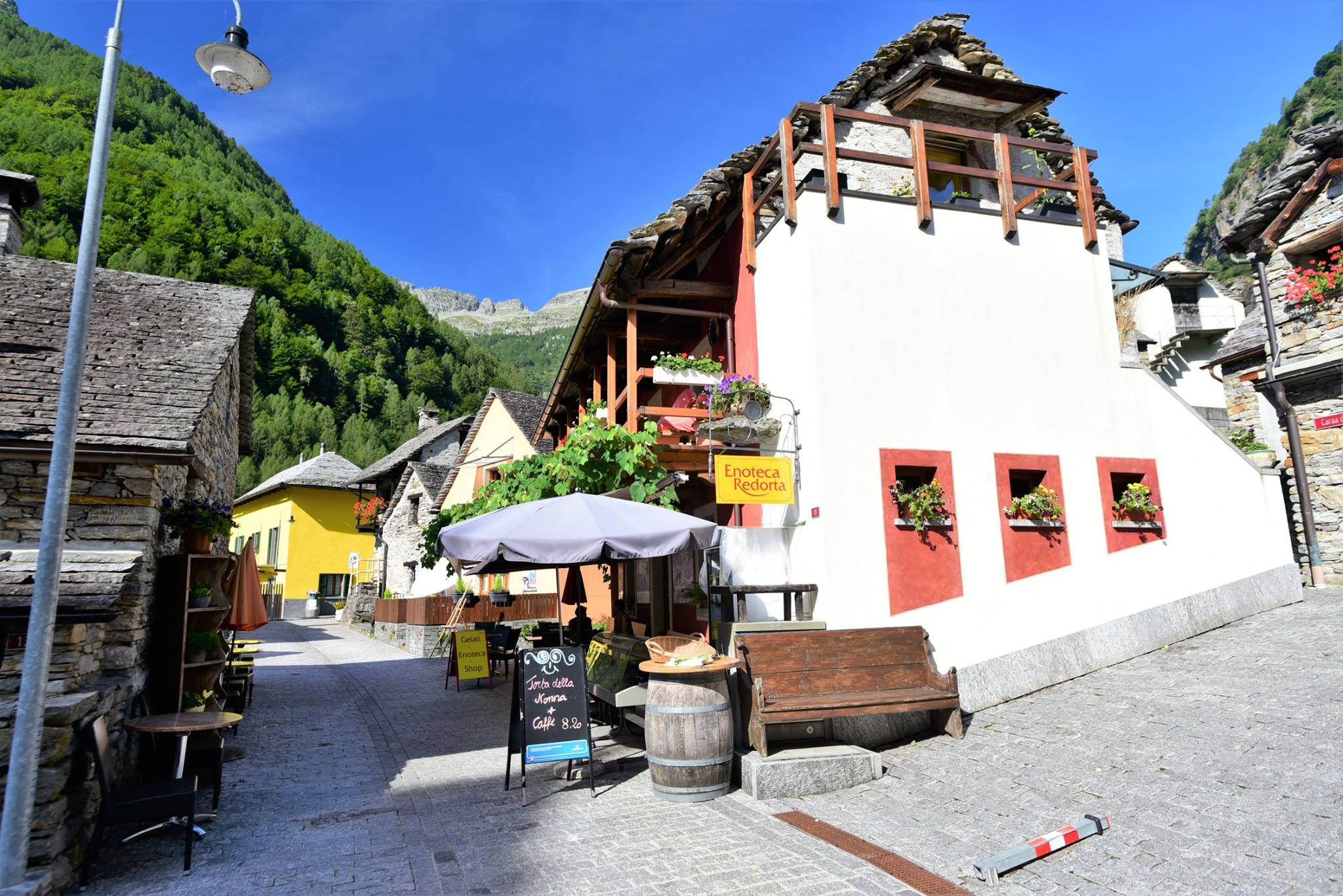 39300676_2059663184362669_1905392692464975872_o