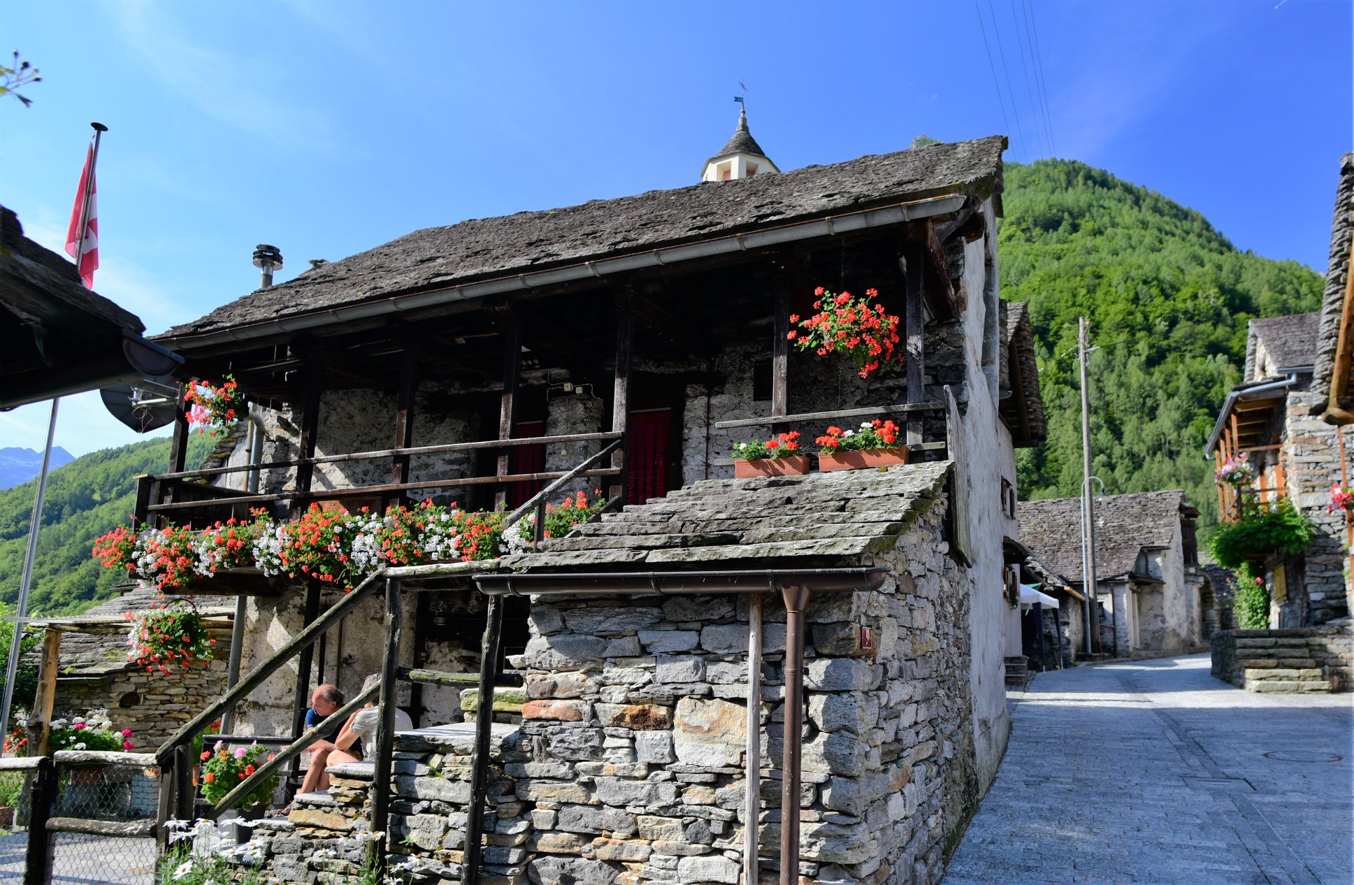 39306875_2059663514362636_1722856711233994752_o