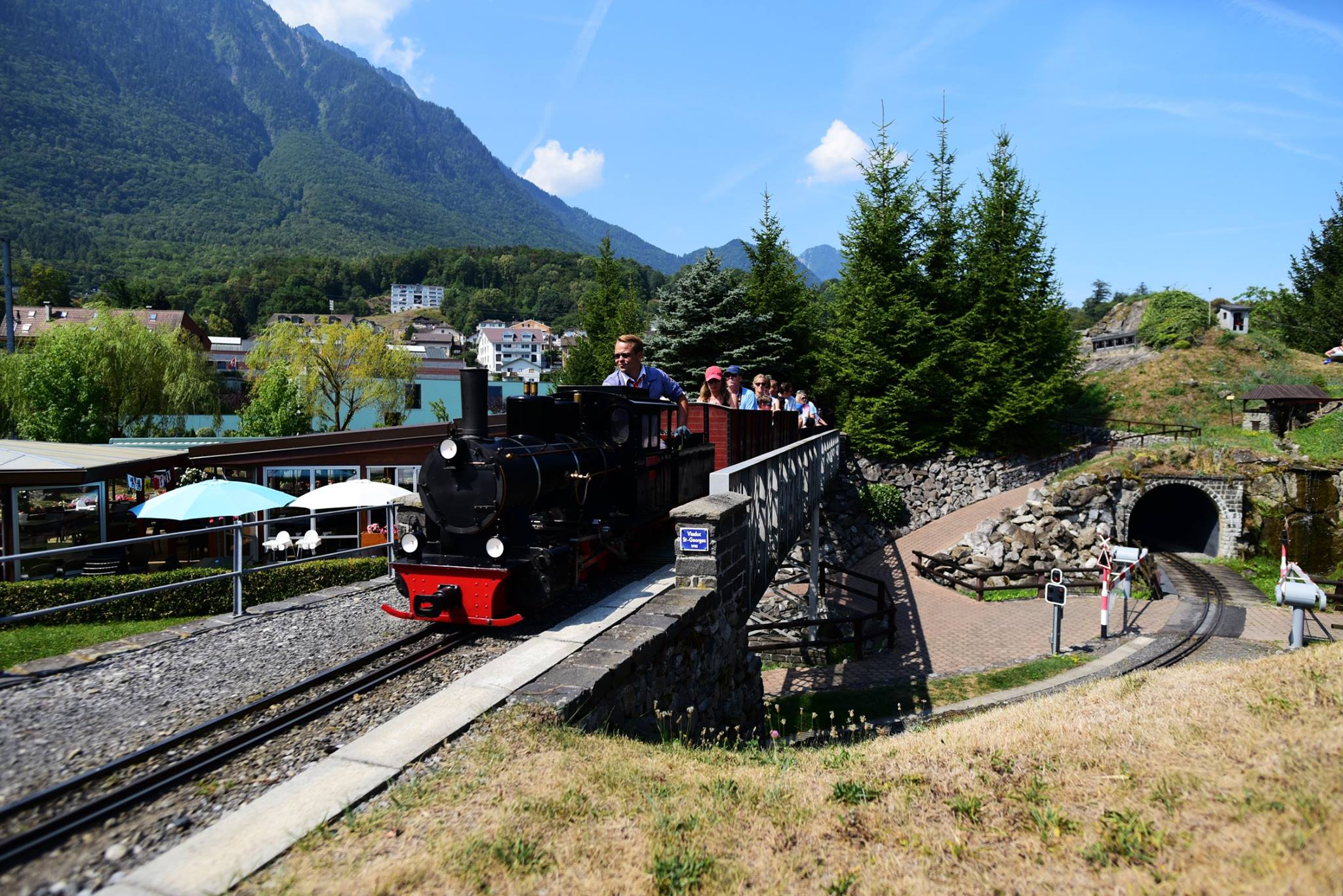 39453439_2063015847360736_8335350427004436480_o