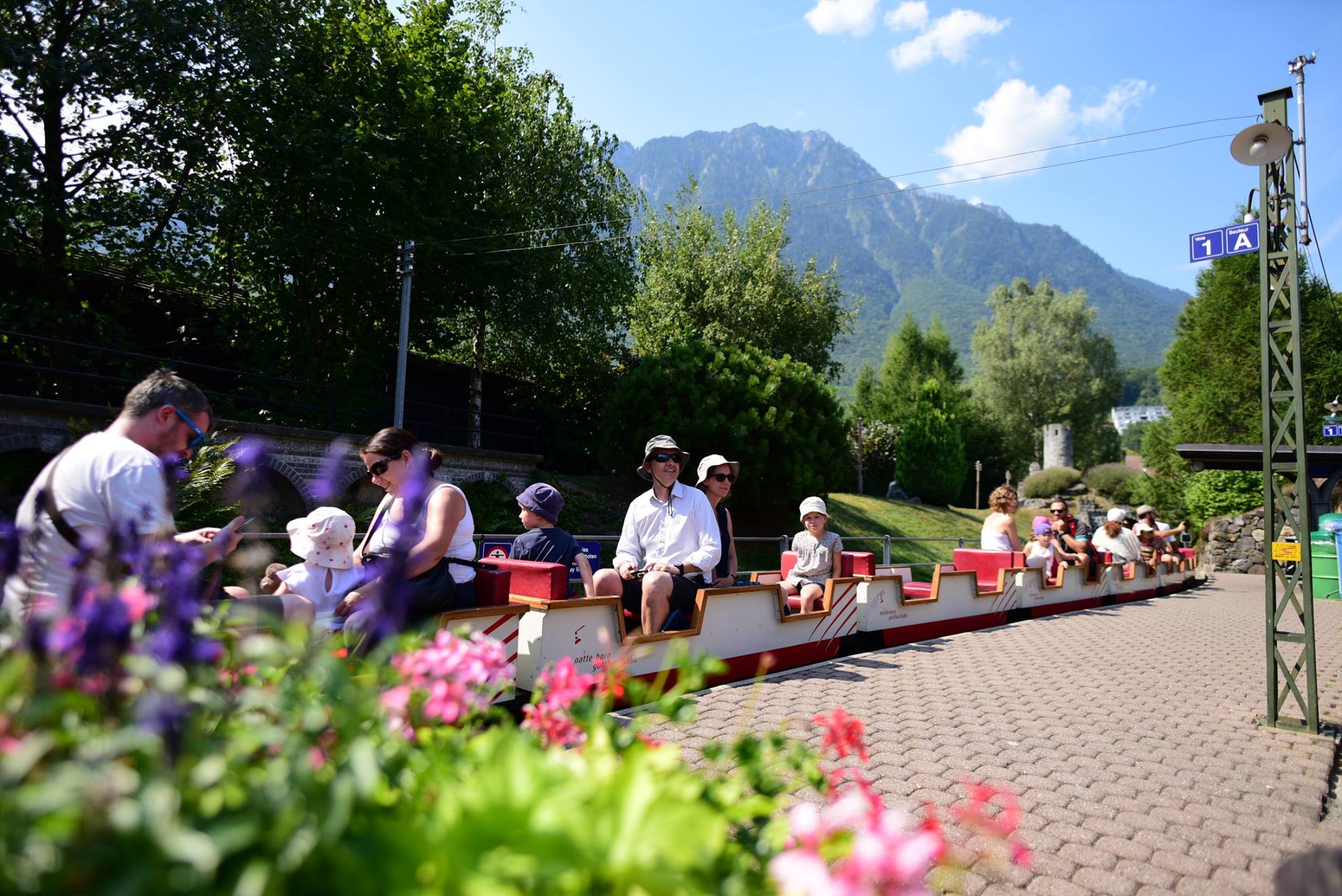 39583882_2063015370694117_7636789866214195200_o