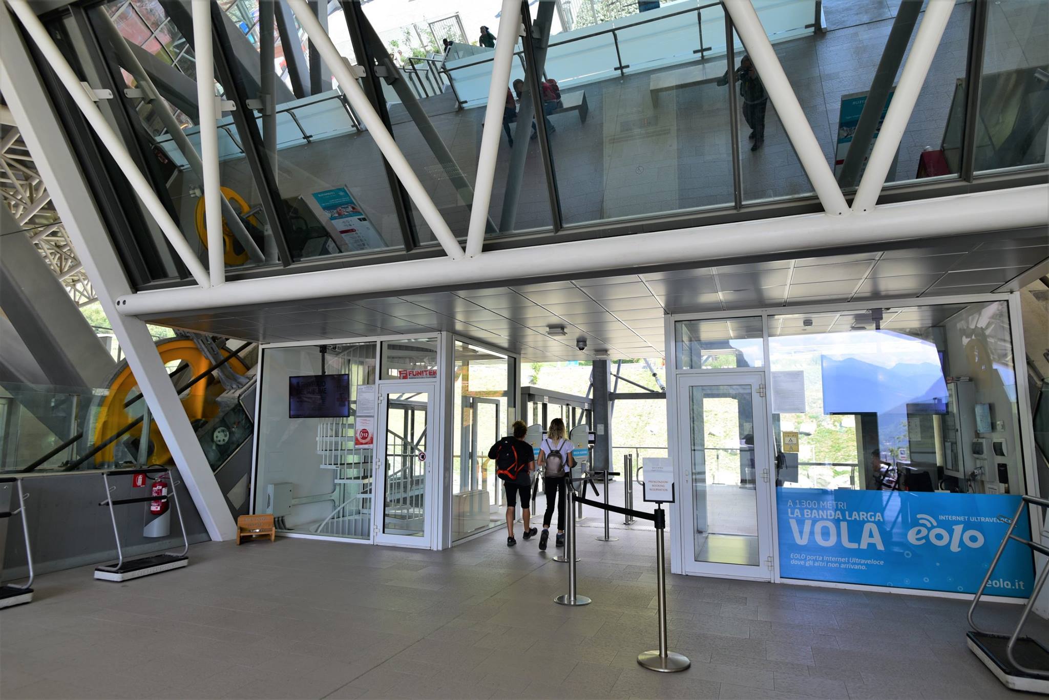 40161775_2071136583215329_740058122487332864_o