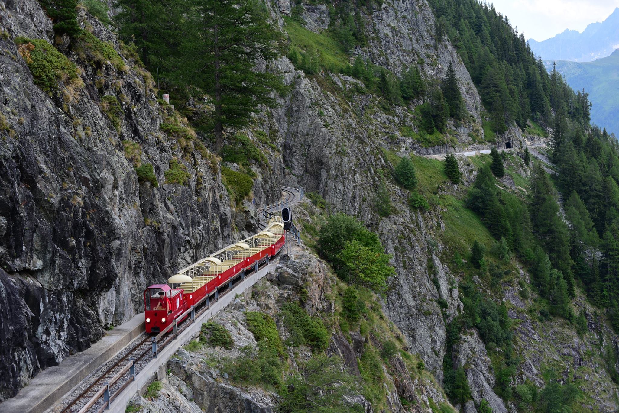 40219592_2072348776427443_5028217190948536320_o