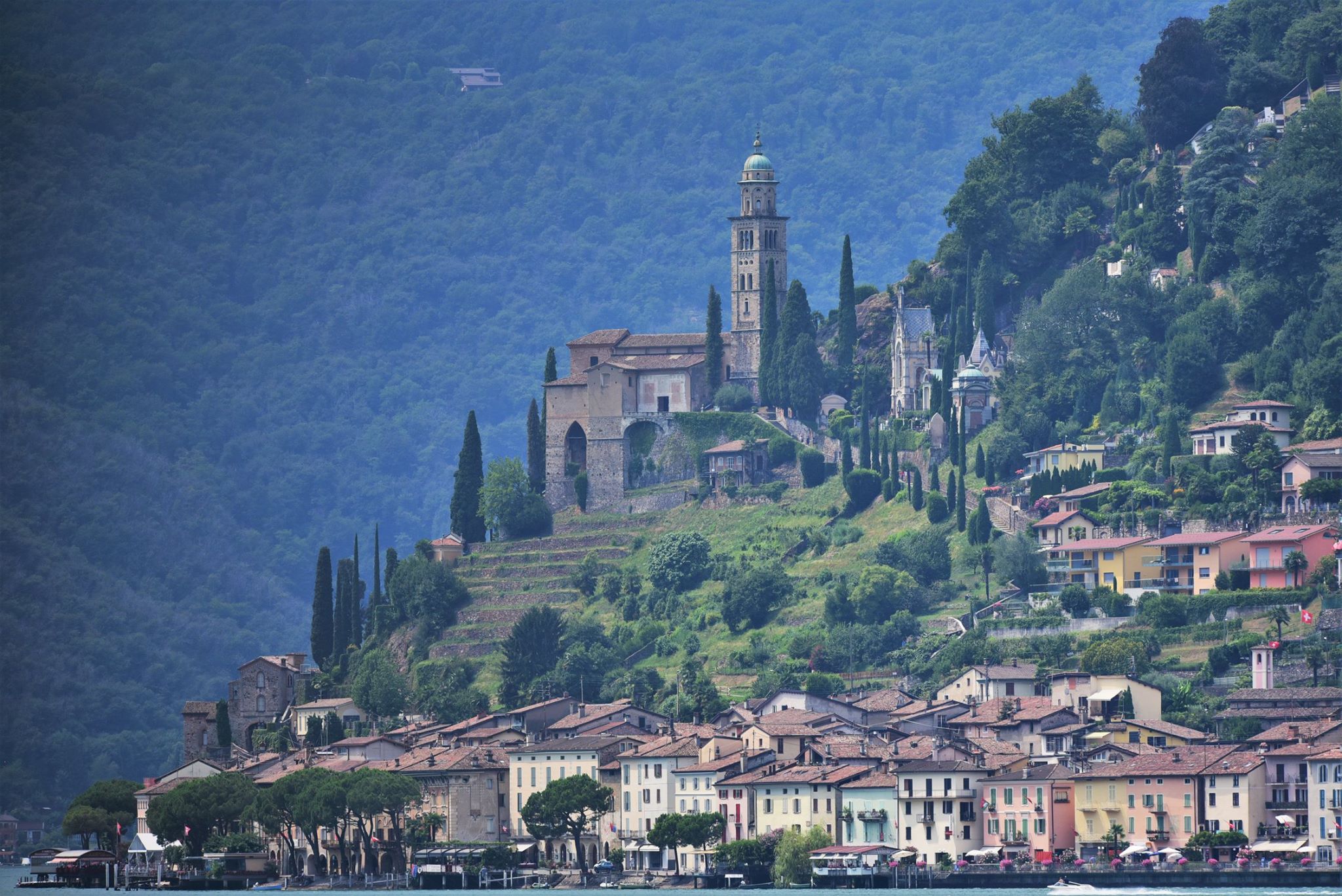 40411157_2072916393037348_756877626735329280_o