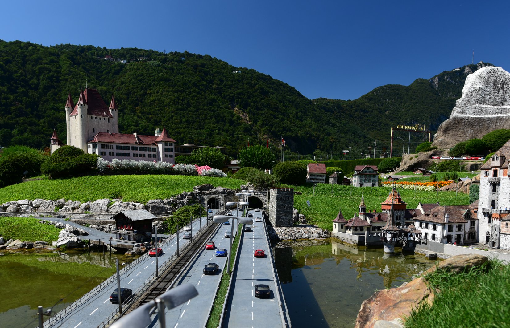 40602987_2075252499470404_665068972751716352_o