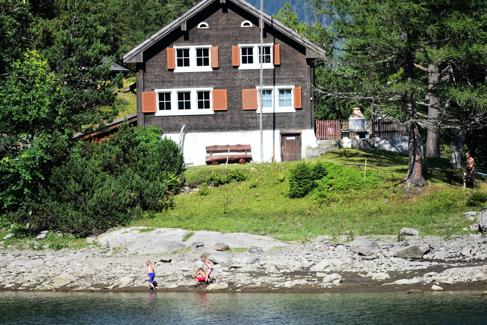 41532853_2079175315744789_5655770350219165696_o