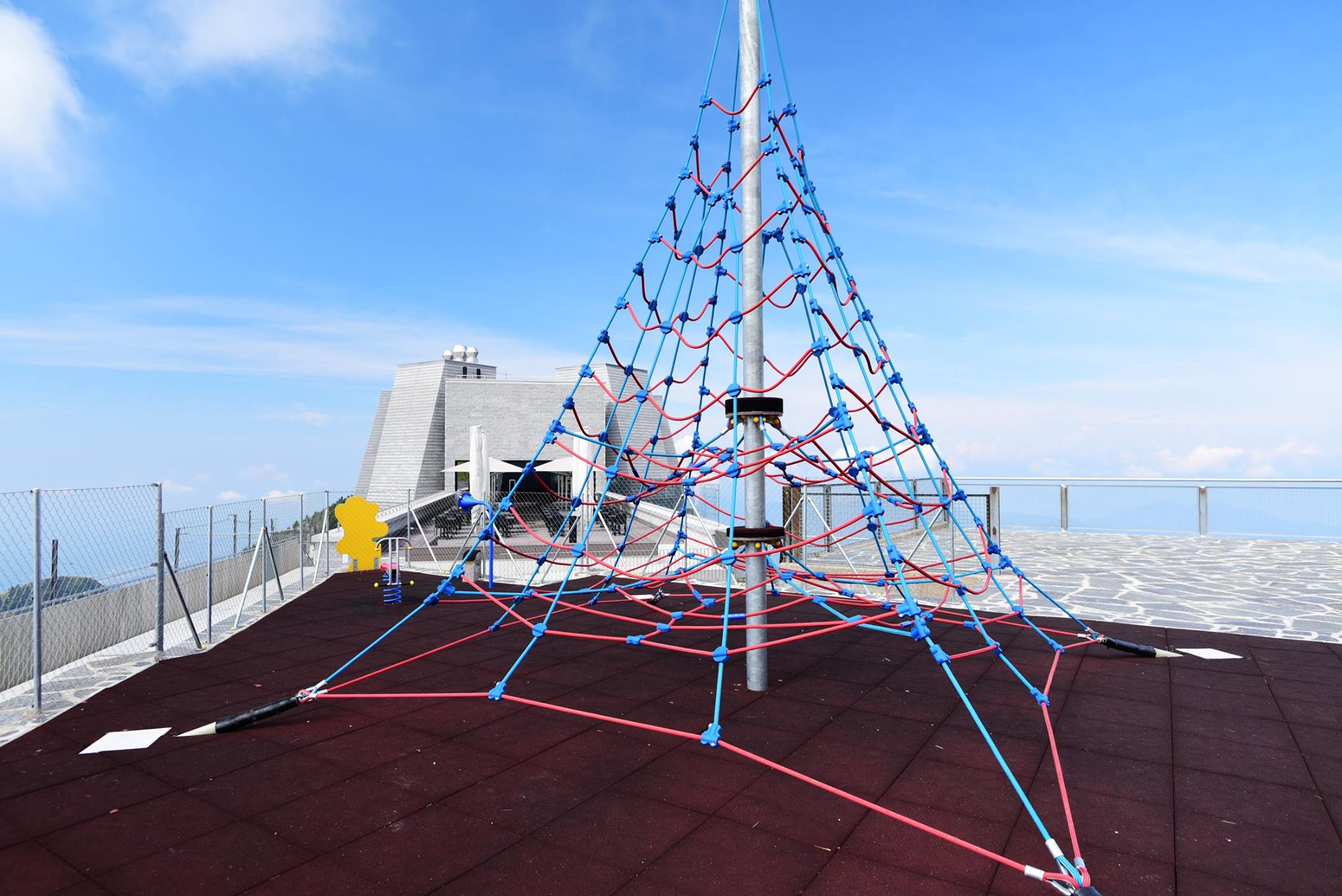 42093552_2084363715225949_3683982016023363584_o