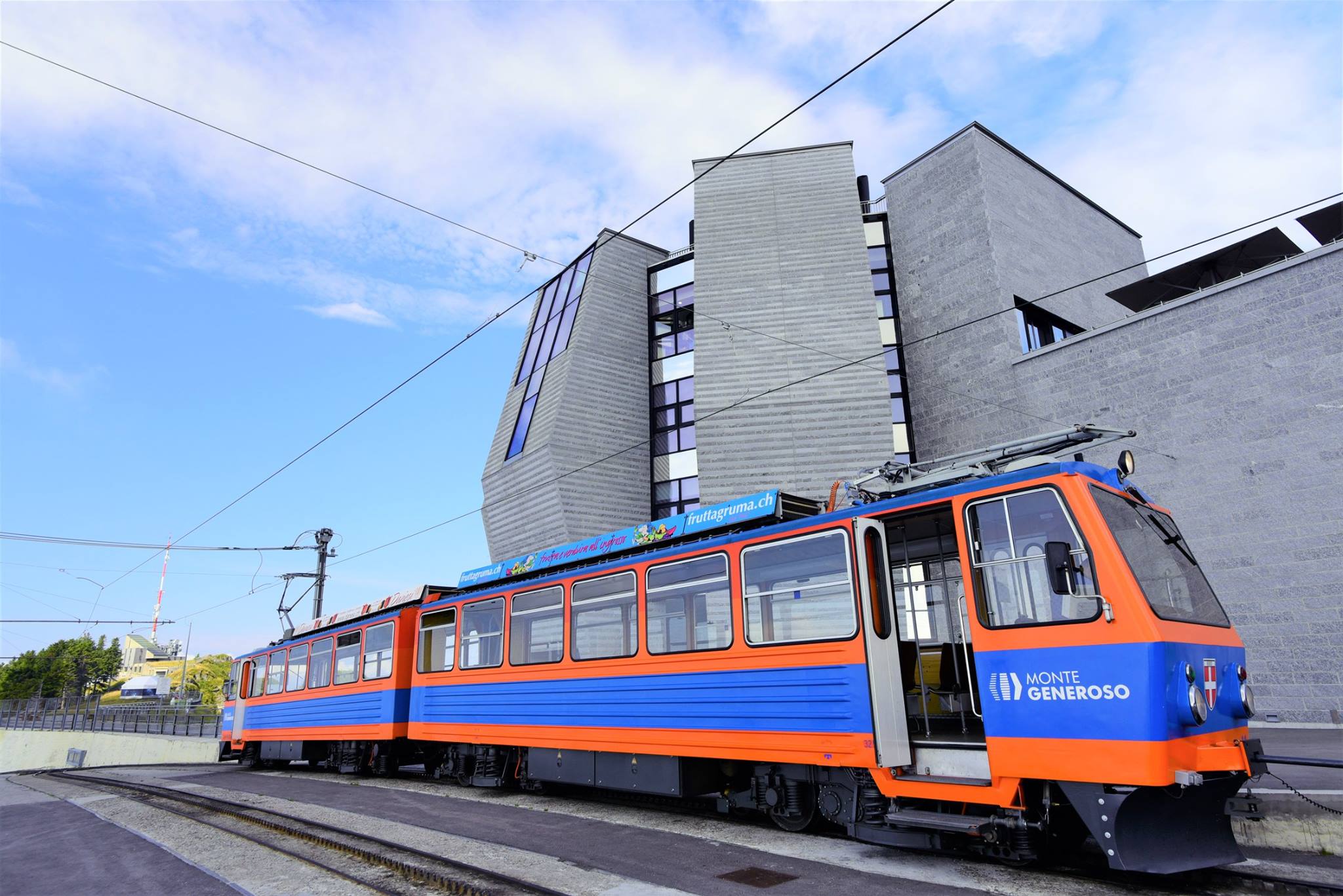 42182294_2084363575225963_4760511209373958144_o